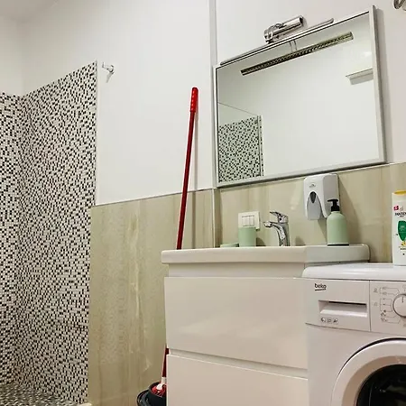 Apartment Spacious 1br Hub With Balcony