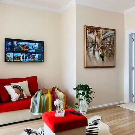 Spacious 1br Hub With Balcony * טיראנה
