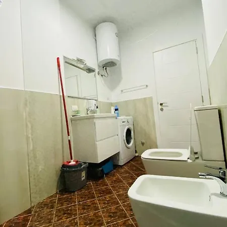 Spacious 1br Hub With Balcony *