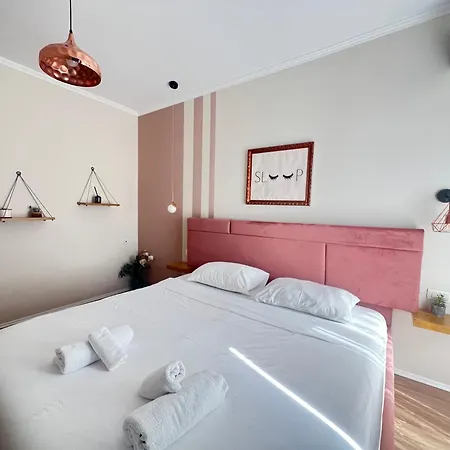 Spacious 1br Hub With Balcony